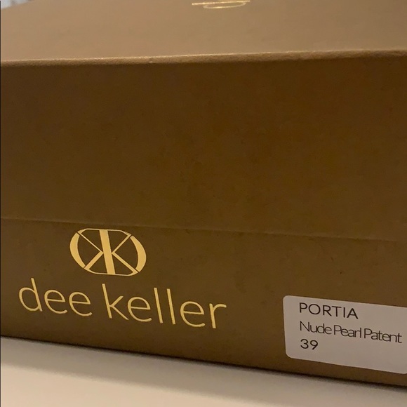 Dee Keller Nude Patent Leather Portia Pumps - Picture 6 of 7